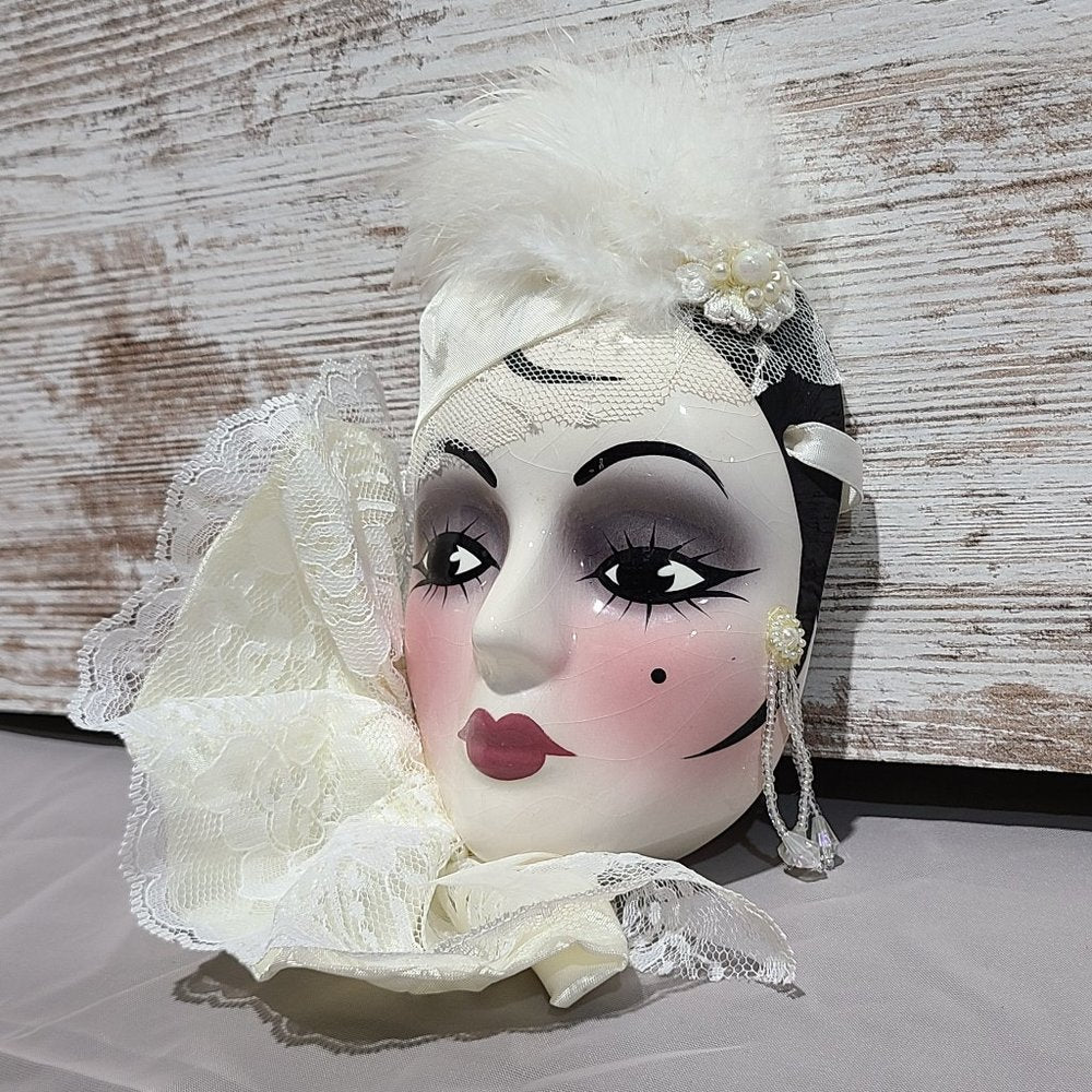 Unique Creations Hanging Lady Face Mask 581/1000