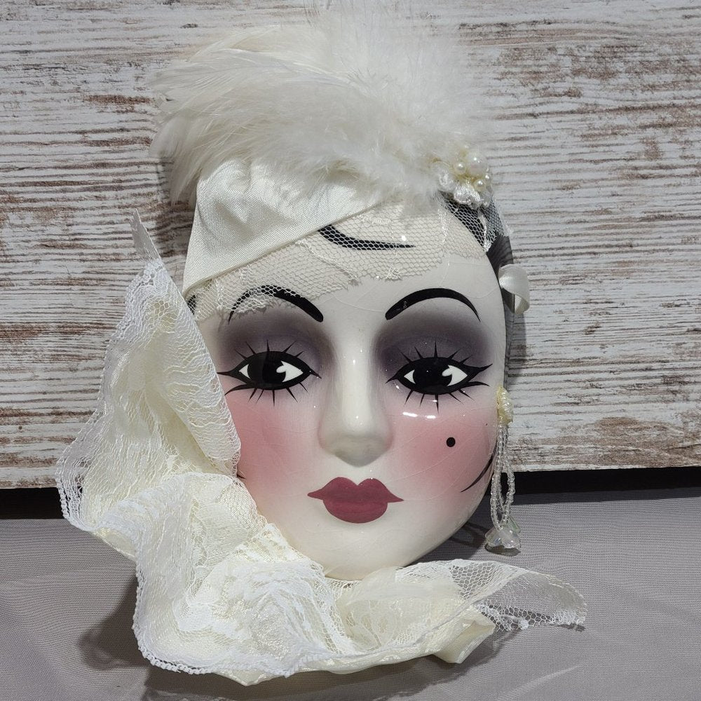 Unique Creations Hanging Lady Face Mask 581/1000