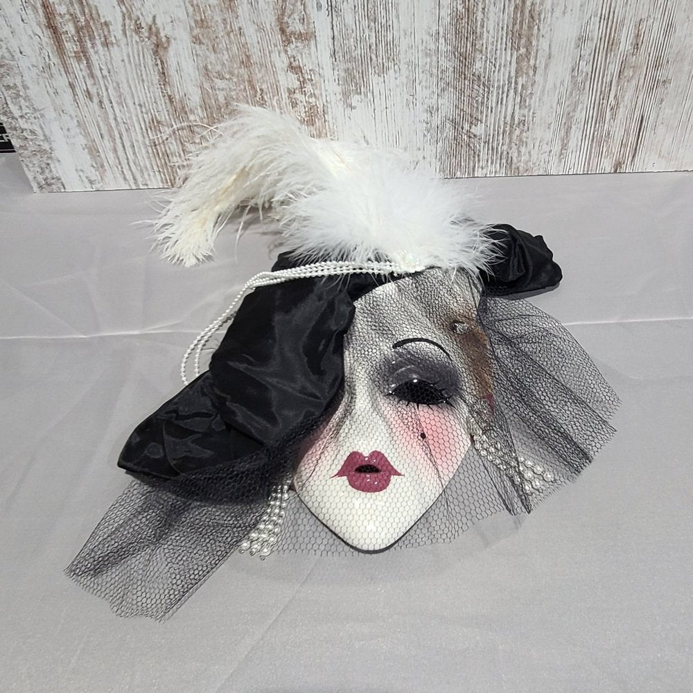 Unique Creations Hanging Lady Face 131/1000