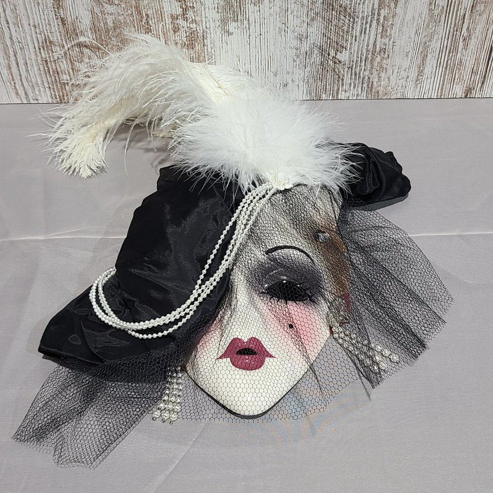 Unique Creations Hanging Lady Face 131/1000
