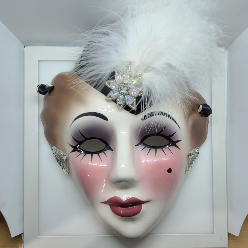 Unique Creations Lady Hanging Mask 793/1000