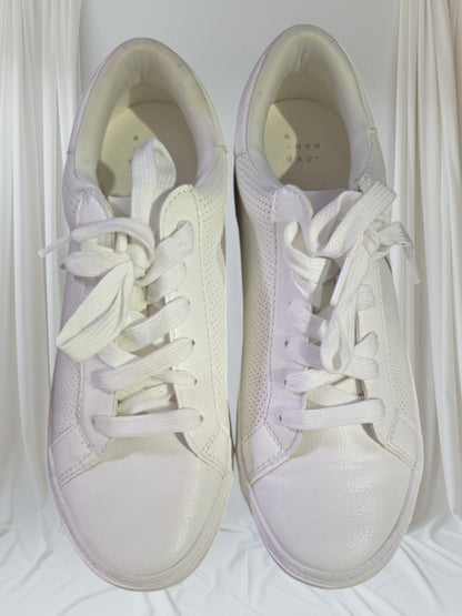 A New Day Women's Low Top Lace-Up Fashion Sneakers Memory Foam Insole, 9