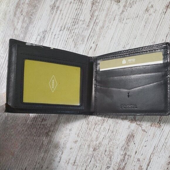 Fossil Allen Traveler Men’s Black Leather Bi-Fold Wallet RFID