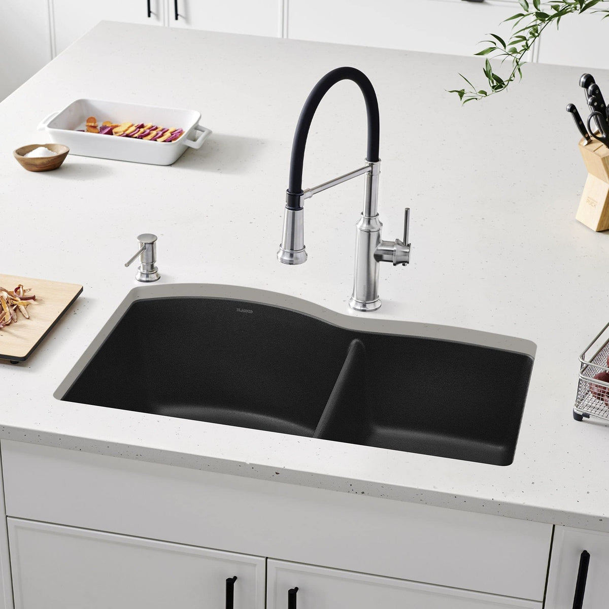 BLANCO Diamond 60/40 Undermount Kitchen Sink, 32" L X 21" W
