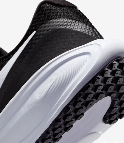 Woman's Sneakers & Athletic Shoes Nike Revolution 8