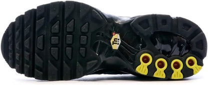 WOMEN'S NIKE AIR MAX PLUS (GS) | BLACK "TRIPLE BLACK" | SZ 7Y | CD0609-001