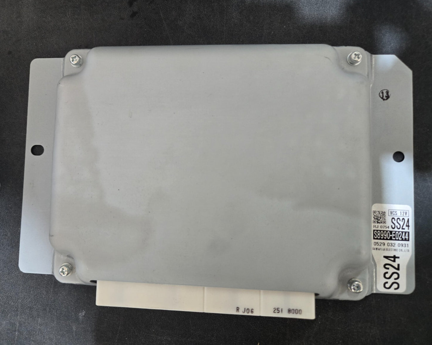 NEW HINO  ECU ECM PCM CONTROL UNIT S8990-E0244, S8990E0244, 05290321931, SS24