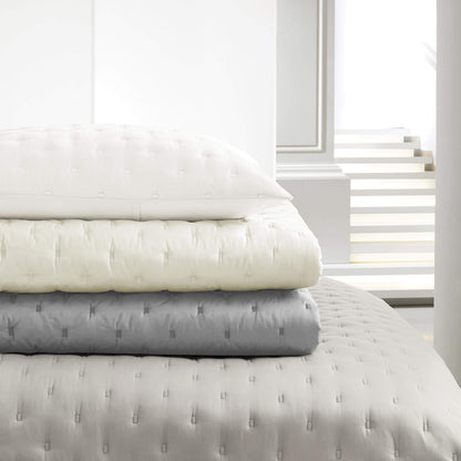 Vera Wang Quilt