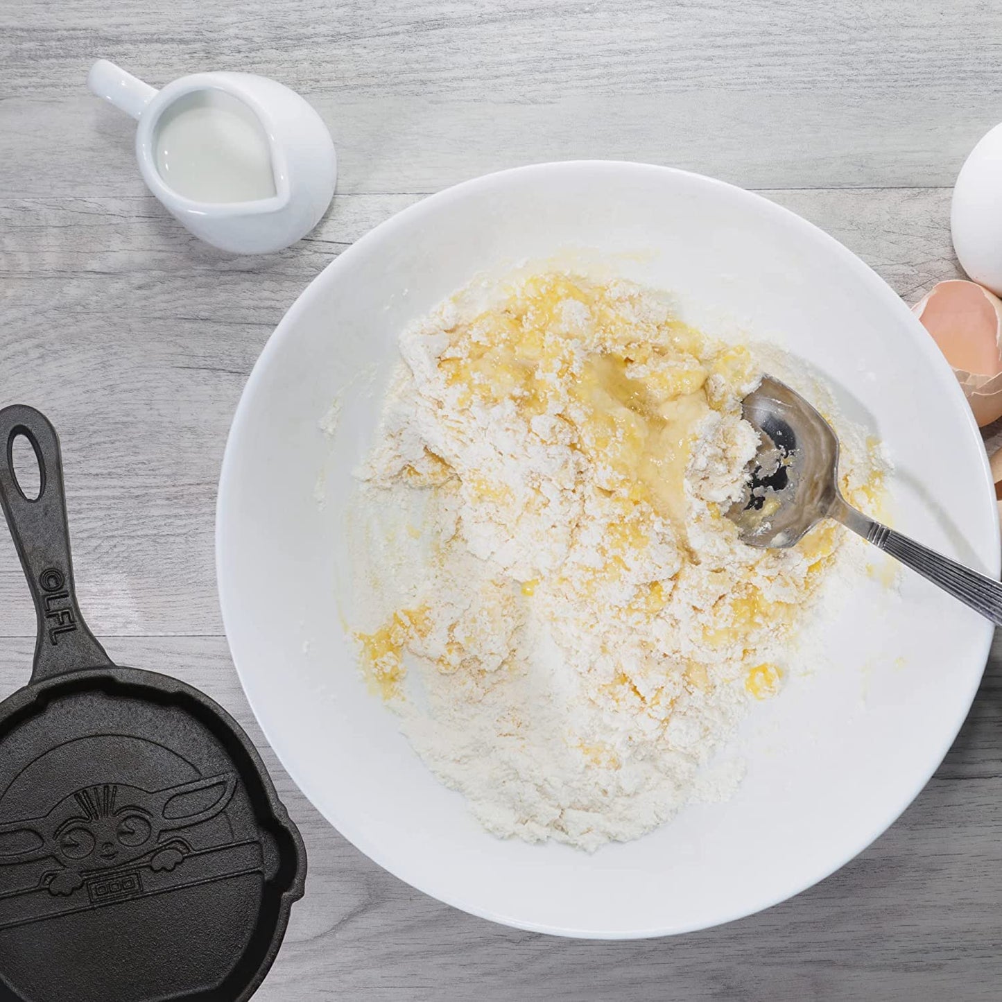 Star Wars DIY Pancake Making Kit, Mandalorian The Child Shaped Cast Iron Skillet with Mix for Pancakes, Baking Gift Sets, 3.52 Ounces