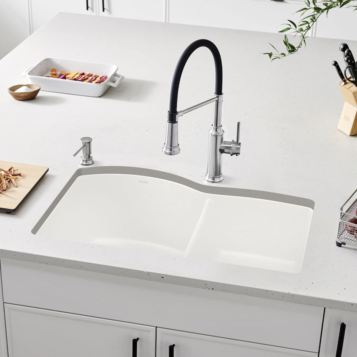 BLANCO Diamond 60/40 Undermount Kitchen Sink, 32" L X 21" W