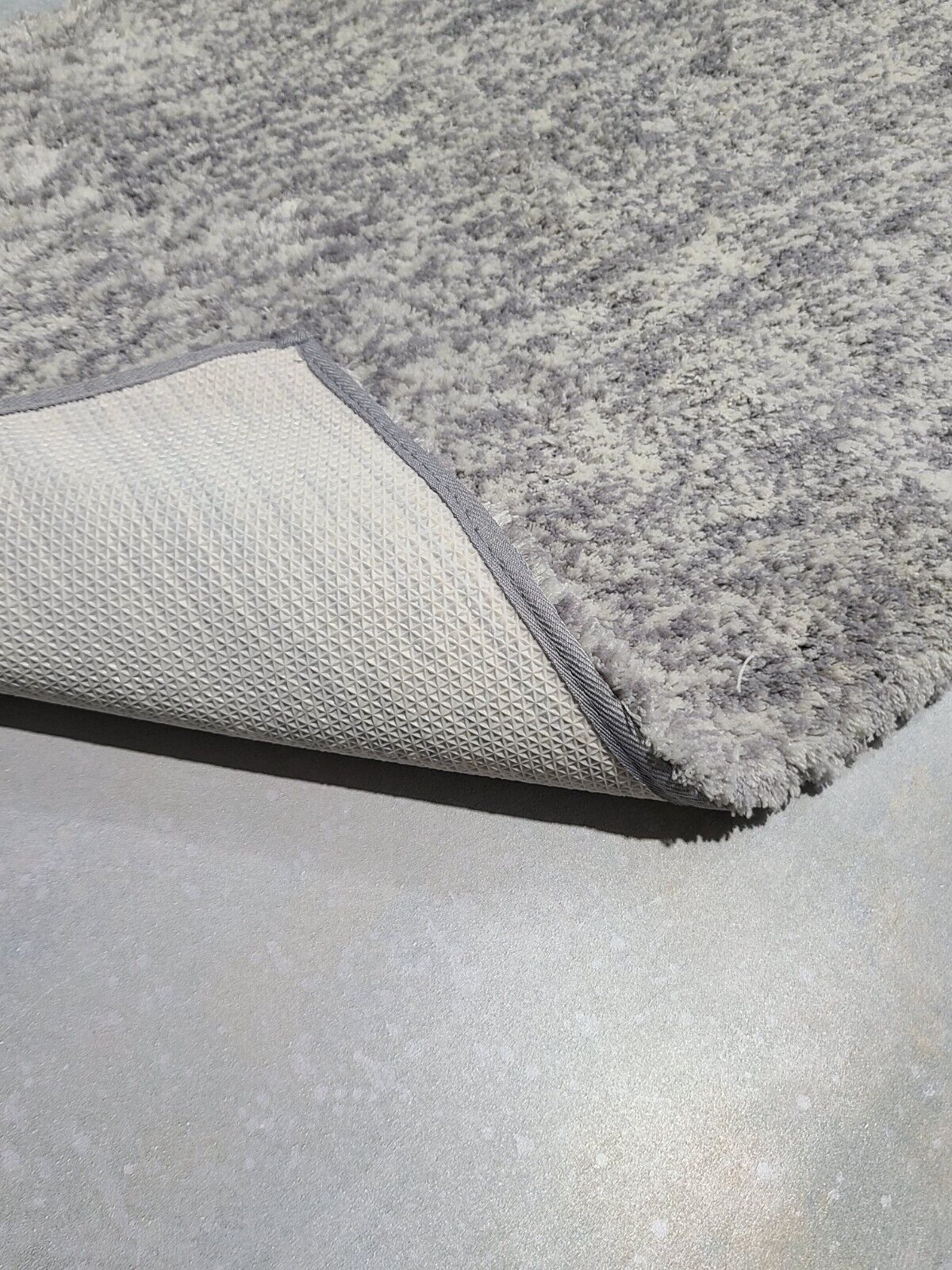 Signature Spa Grove Grey Bath Rug 20in. x 32 in.