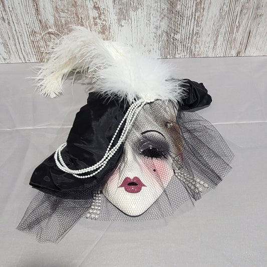 Unique Creations Hanging Lady Face 131/1000