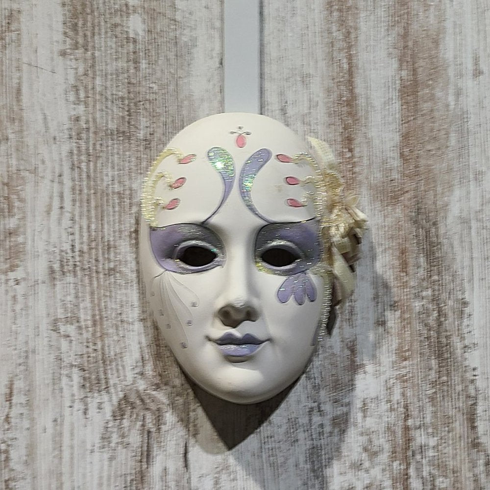 1989 UCGC Vintage Hanging Wall Mask